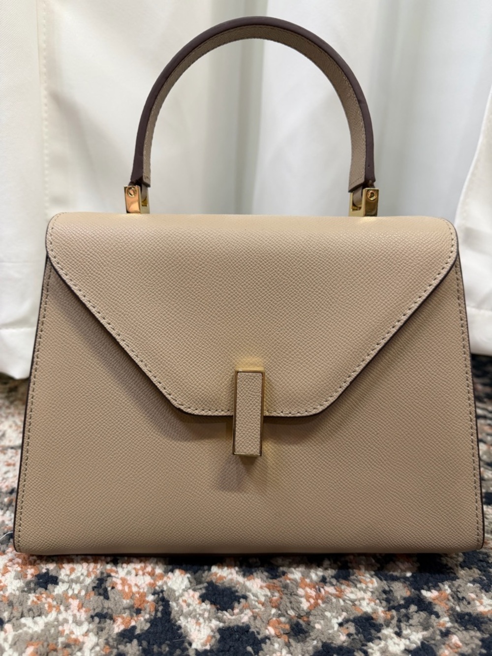 Elegant Structured Leather Top Handle Bag with Turnlock Closure – Neutral Beige